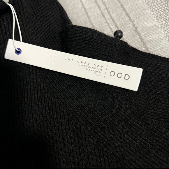 One Grey Day Ali Mini Dress in Black. SIZE SMALL - Picture 3 of 4